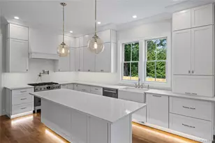 24 Lorraine Ct, Northport, NY 11768 - Photo 4