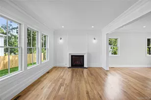 24 Lorraine Ct, Northport, NY 11768 - Photo 8