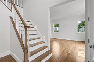 24 Lorraine Ct, Northport, NY 11768 - Photo 12