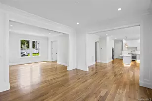 24 Lorraine Ct, Northport, NY 11768 - Photo 10