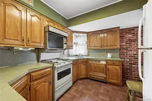53 Berkshire Rd, Hicksville, NY 11801 - Photo 10