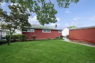53 Berkshire Rd, Hicksville, NY 11801 - Photo 22