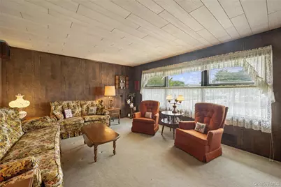 53 Berkshire Road, Hicksville, NY 11801 - Photo 4