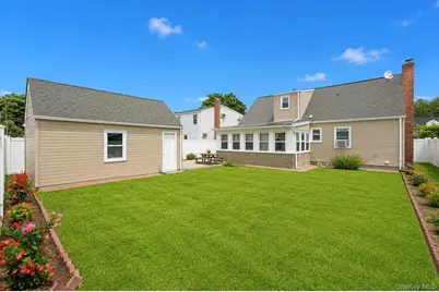 52 E Fenimore Street, Valley Stream, NY 11580 - Photo 36
