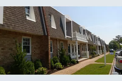 10 Mainsail Drive #1-04, Patchogue, NY 11772 - Photo 2
