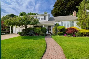 6 Huber Ct, Rockville Centre, NY 11570 - Photo 2