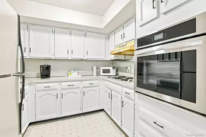 45 Jefferson Oval #H, Yorktown Heights, NY 10598 - Photo 10