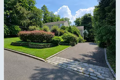 16 Woodhull Road, East Setauket, NY 11733 - Photo 2