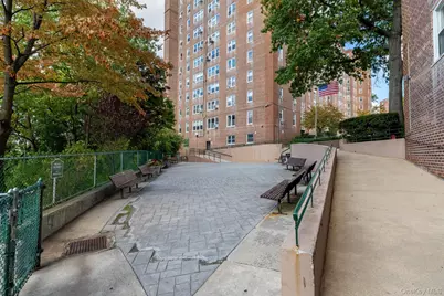 25 Knolls Crescent #3J, Bronx, NY 10463 - Photo 6