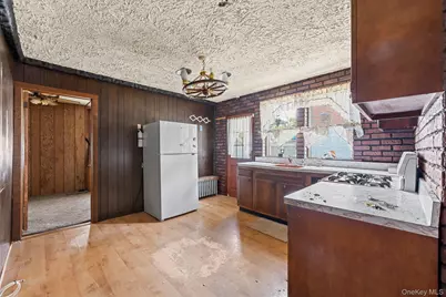 240 Buttrick Avenue, Bronx, NY 10465 - Photo 4