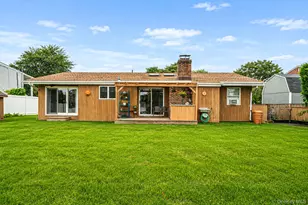 35 Fleets Point Dr, West Babylon, NY 11704 - Photo 16