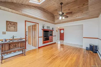 35 Fleets Point Drive, West Babylon, NY 11704 - Photo 8