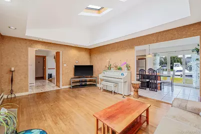 35 Fleets Point Drive, West Babylon, NY 11704 - Photo 10