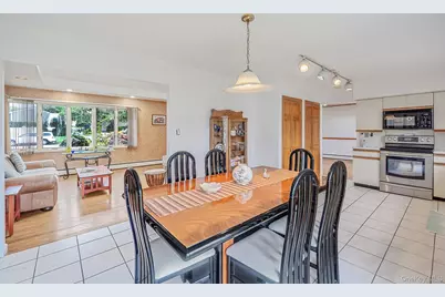 35 Fleets Point Drive, West Babylon, NY 11704 - Photo 4