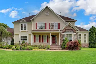 7 Brookline Ct, Wading River, NY 11792 - Photo 2