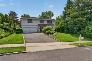 30 Irving Dr, Woodbury, NY 11797 - Photo 2