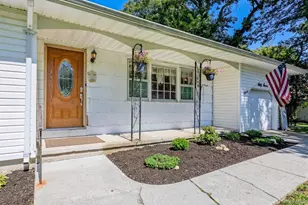 37 Black Locust Ave, East Setauket, NY 11733 - Photo 4