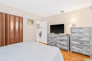 25 Merritt St, Lindenhurst, NY 11757 - Photo 12