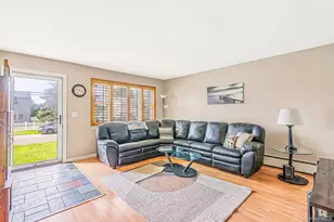 25 Merritt St, Lindenhurst, NY 11757 - Photo 4