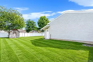 25 Merritt St, Lindenhurst, NY 11757 - Photo 28