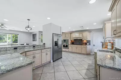 299 Patchogue Yaphank Road, Patchogue, NY 11772 - Photo 10