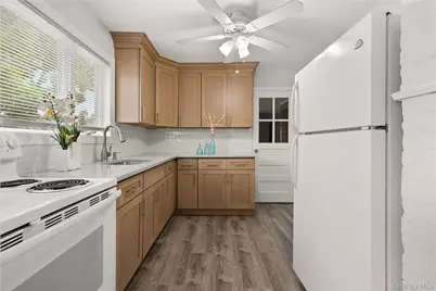 175 Centre Avenue, Lindenhurst, NY 11757 - Photo 6