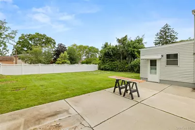 175 Centre Avenue, Lindenhurst, NY 11757 - Photo 12