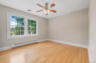 19 Manetto Dr, Plainview, NY 11803 - Photo 16