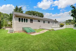 466 W 4th St, West Islip, NY 11795 - Photo 32