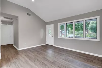 466 W 4th Street, West Islip, NY 11795 - Photo 14