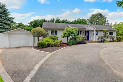 466 W 4th Street, West Islip, NY 11795 - Photo 4