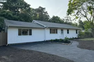 76 Wards Ln, Bellport, NY 11713 - Photo 2