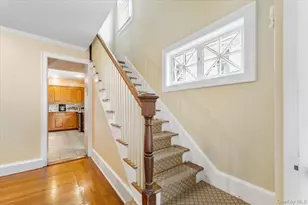 126 Hampshire Rd, Great Neck, NY 11023 - Photo 16