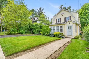 126 Hampshire Rd, Great Neck, NY 11023 - Photo 2