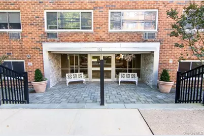 101 Clinton Avenue #1L, Mineola, NY 11501 - Photo 1