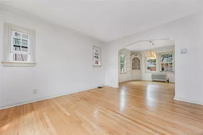 24829 Cambria Avenue, Little Neck, NY 11362 - Photo 4