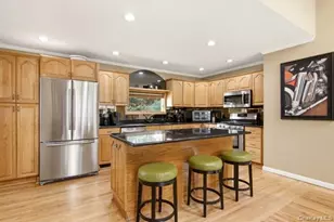 60 Hawthorne St, Selden, NY 11784 - Photo 8