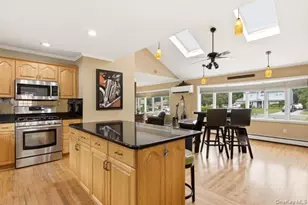 60 Hawthorne St, Selden, NY 11784 - Photo 10