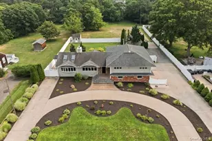 60 Hawthorne St, Selden, NY 11784 - Photo 36