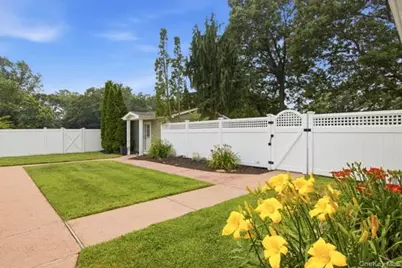 60 Hawthorne Street, Selden, NY 11784 - Photo 30