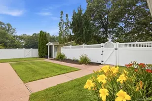60 Hawthorne St, Selden, NY 11784 - Photo 30