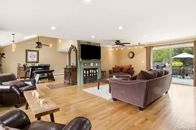 60 Hawthorne Street, Selden, NY 11784 - Photo 6