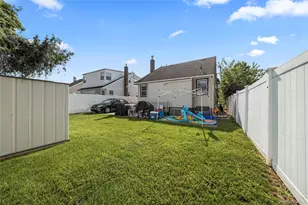 461 Greengrove Ave, Uniondale, NY 11553 - Photo 16