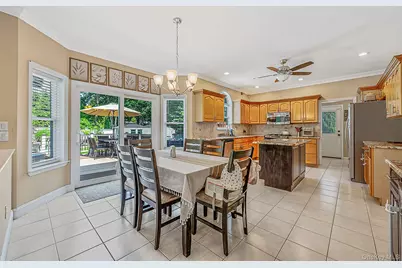 62 Ridgefield Dr, Shoreham, NY 11786 - Photo 20