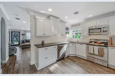 2 Ithaca Avenue, Port Jefferson Station, NY 11776 - Photo 8