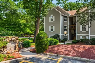 1002 Washington Green, New Windsor, NY 12553 - Photo 2