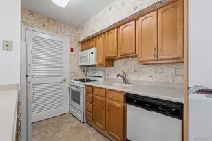 1002 Washington Green, New Windsor, NY 12553 - Photo 14