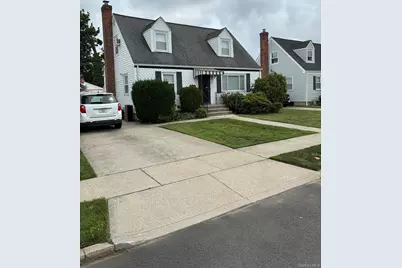 25 S Elm Street, Hicksville, NY 11801 - Photo 2