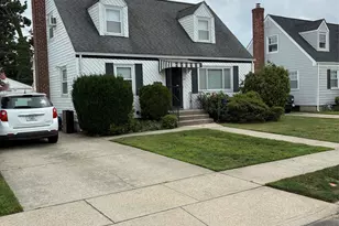 25 S Elm St, Hicksville, NY 11801 - Photo 2