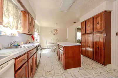 719 Hungry Harbor Road, Valley Stream, NY 11581 - Photo 14